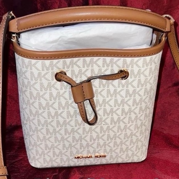 MICHAEL KORS SURI SMALL BUCKET BAG - Picture 2 of 6